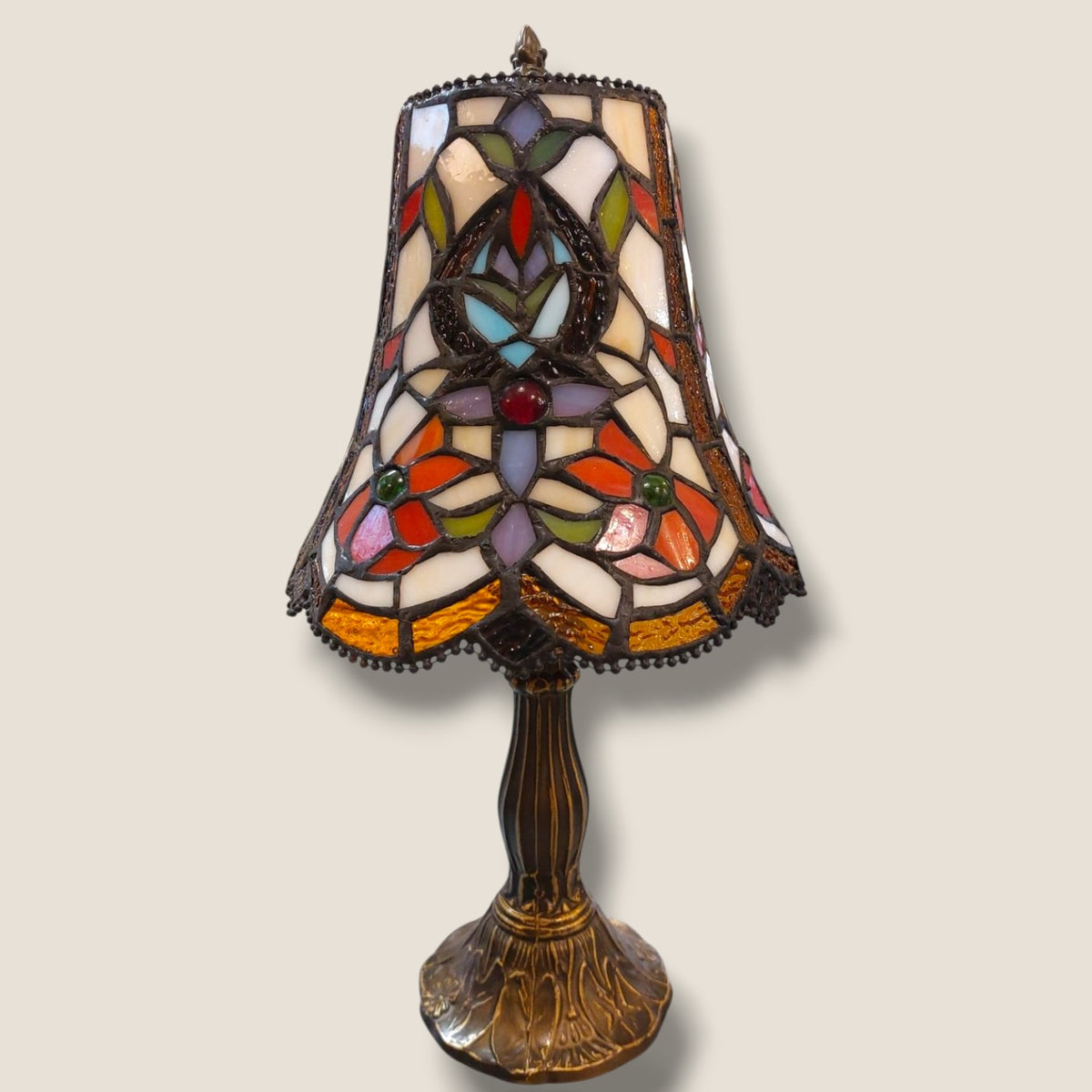 Lampe Tiffany multicolore – Vitrail floral Art Nouveau