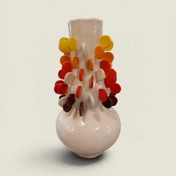 Vase en céramique Depuis des lustres blanc avec pastilles en relief dégradées jaune, orange et rouge, hauteur 33 cm