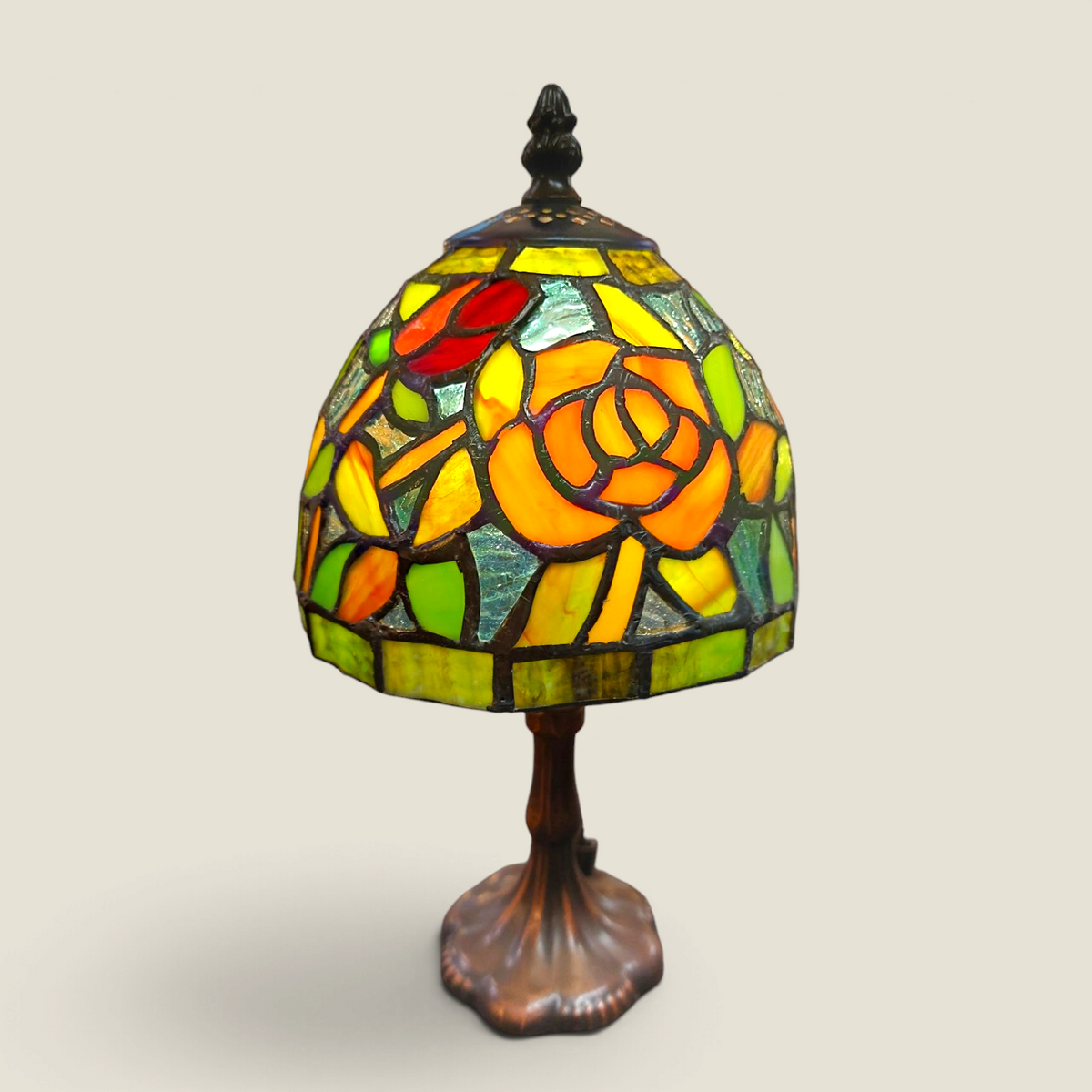 Lampe à poser Depuis des lustres style Tiffany avec abat-jour en vitrail floral multicolore et pied en bronze foncé