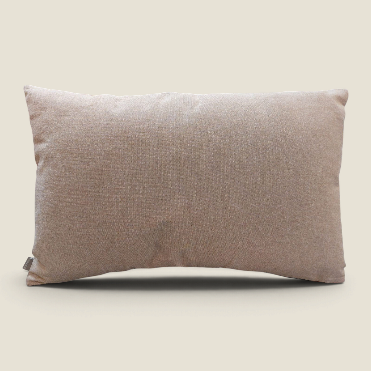 Coussin rectangulaire Depuis des lustres KAEL en lin beige chiné avec finition artisanale soignée