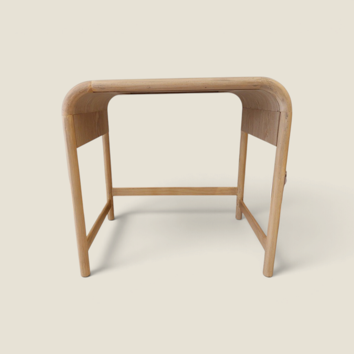 Table basse d'appoint Depuis des lustres Camelia en bois courbé et cannage naturel au design épuré