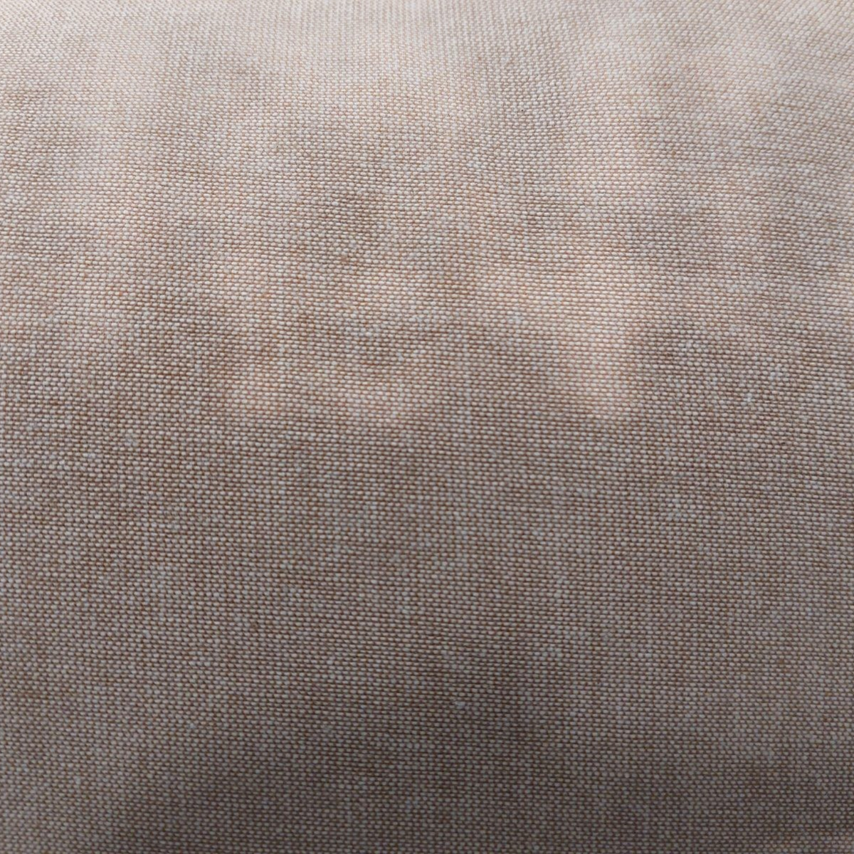 Gros plan sur le tissu beige chiné en mélange de lin du coussin brodé KAEL de la marque Depuis des lustres.