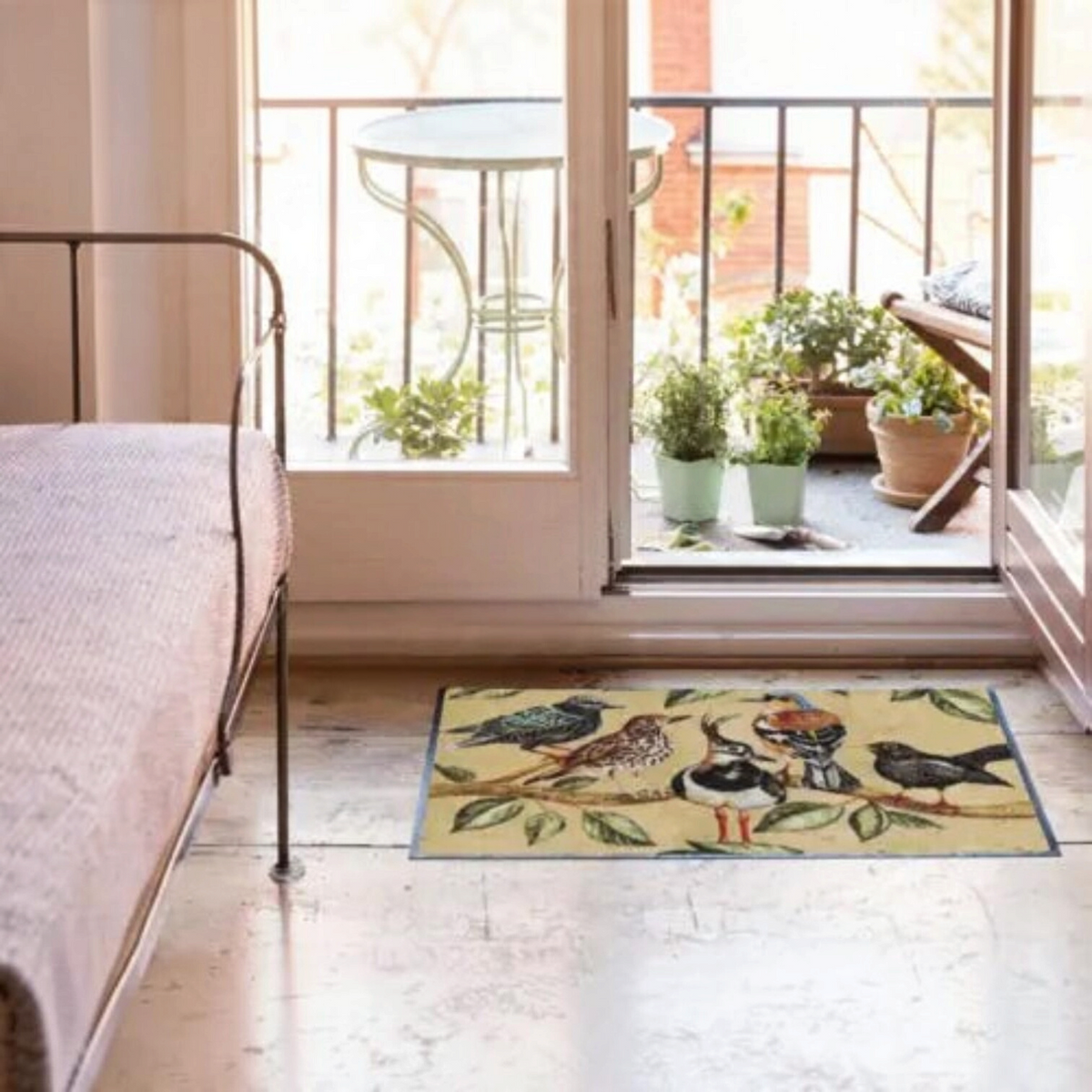 Tapis d'entrée Bird Song Salon Loewe en situation