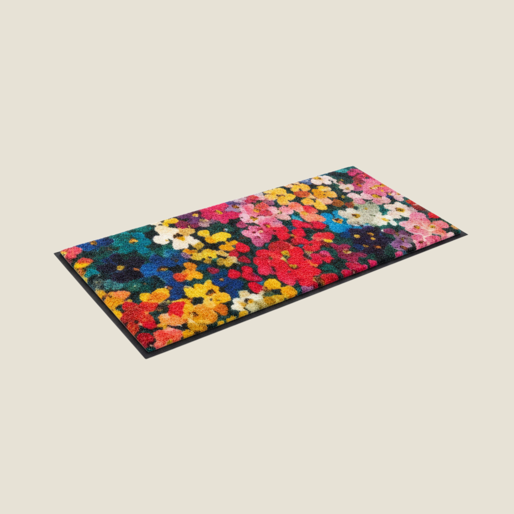 Tapis de couloir Depuis des lustres Mille Fleurs en polyamide avec motif floral coloré sur fond sombre