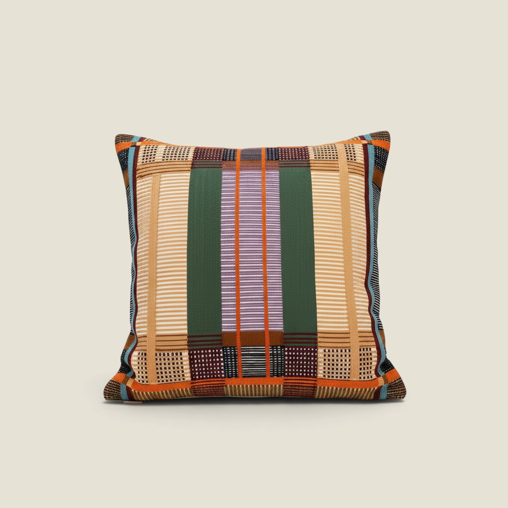 Coussin carré Depuis des lustres KAEL multicolore avec broderies géométriques artisanales, 45x45 cm