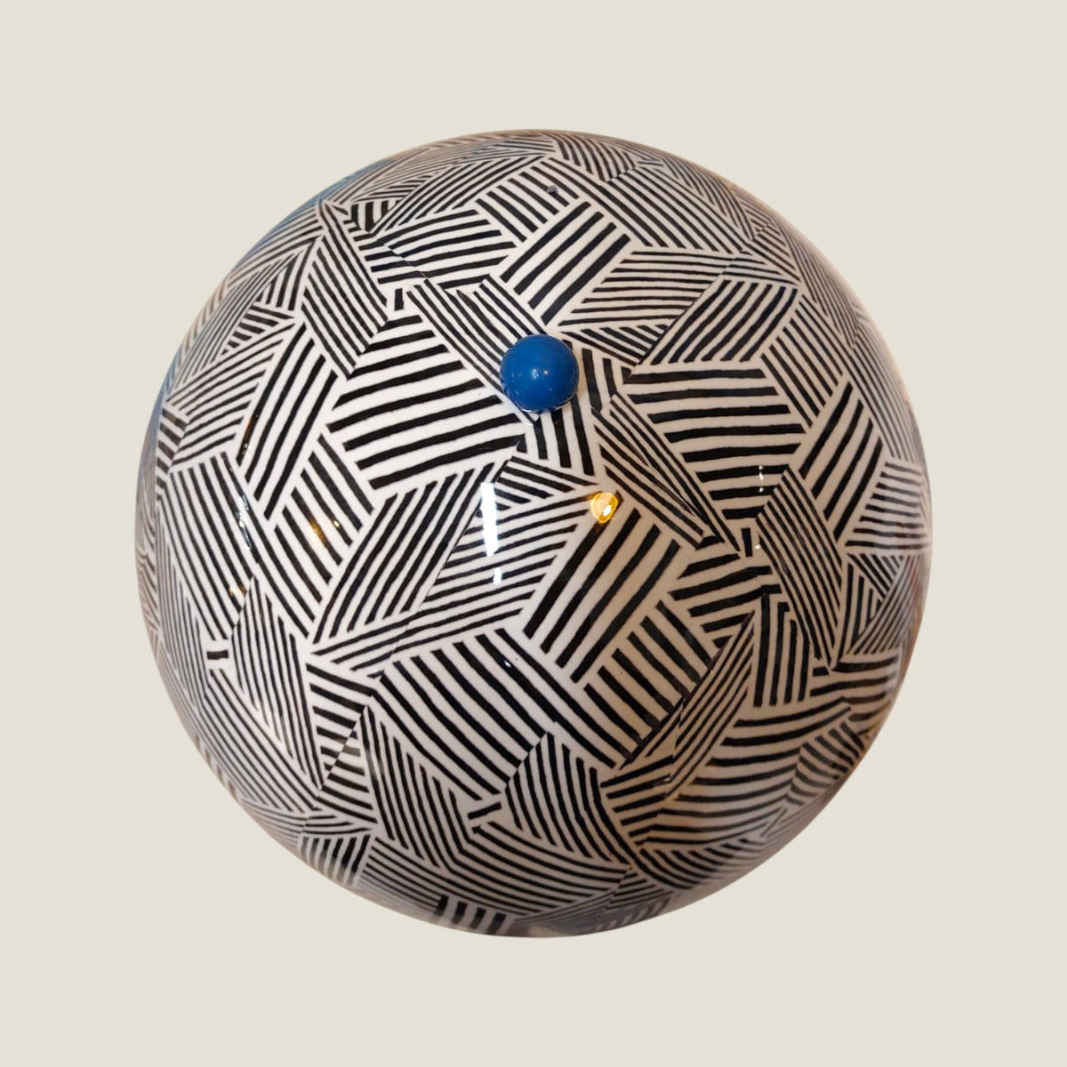 Depuis des lustres DRIMMER Granny ceramic table lamp with black and white geometric chevron pattern and blue knob