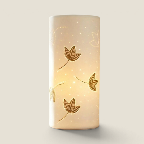 Lampe à poser Depuis des lustres CELIANE en porcelaine blanche ajourée avec motif de feuilles dorées et lumière douce