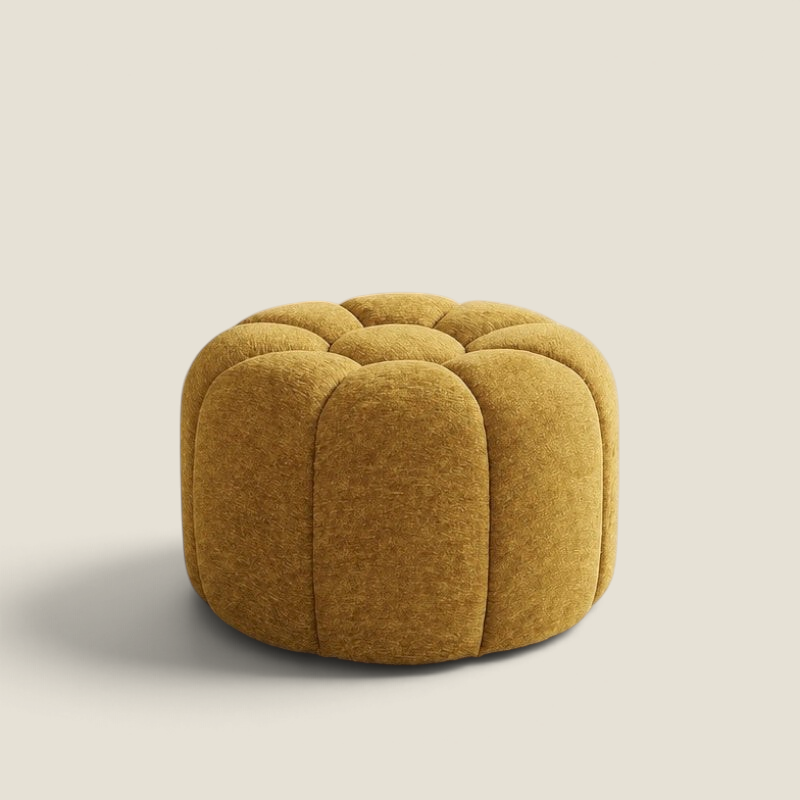 Pouf fleur EDELWEISS camel en polyester capitonné par Depuis des lustres dans un salon cosy