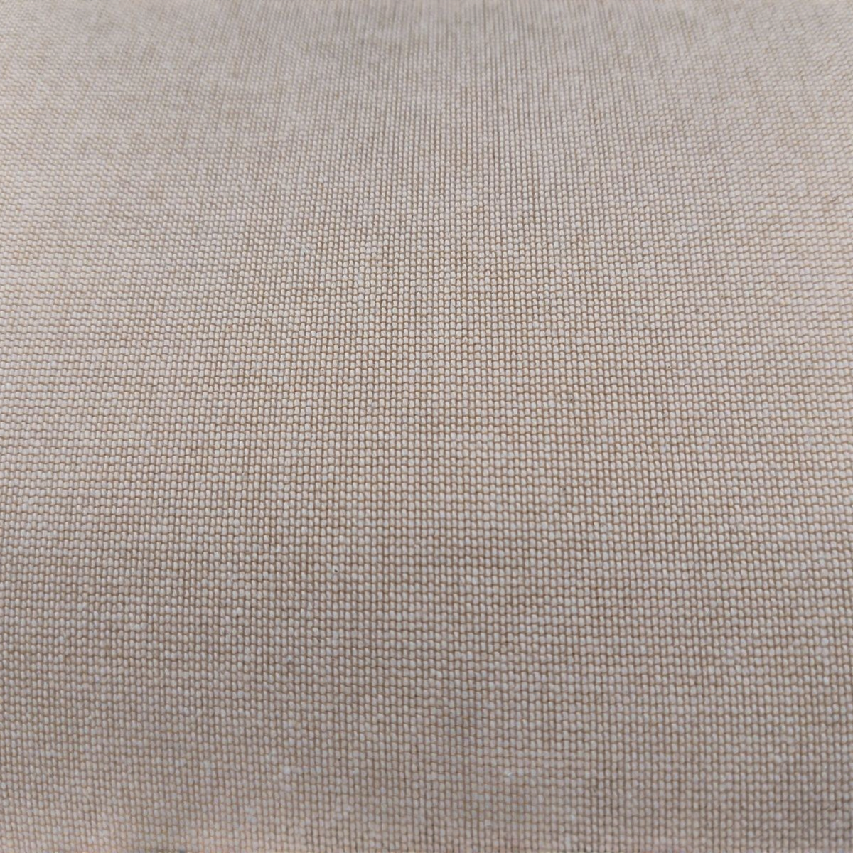 Gros plan sur le verso en chambray naturel du coussin brodé Zeno Forêt de la marque Depuis des lustres